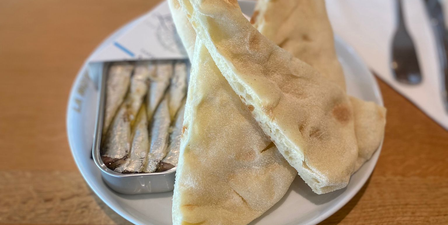 Sardines ‘La Brujula’, focaccia